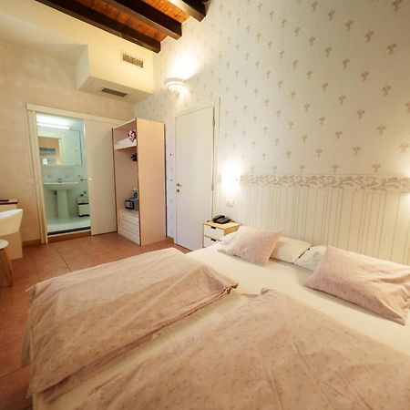 Hotel San Filis San Felice del Benaco Bagian luar foto