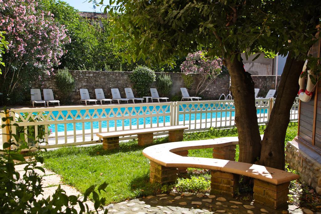 Hotel San Filis San Felice del Benaco Bagian luar foto