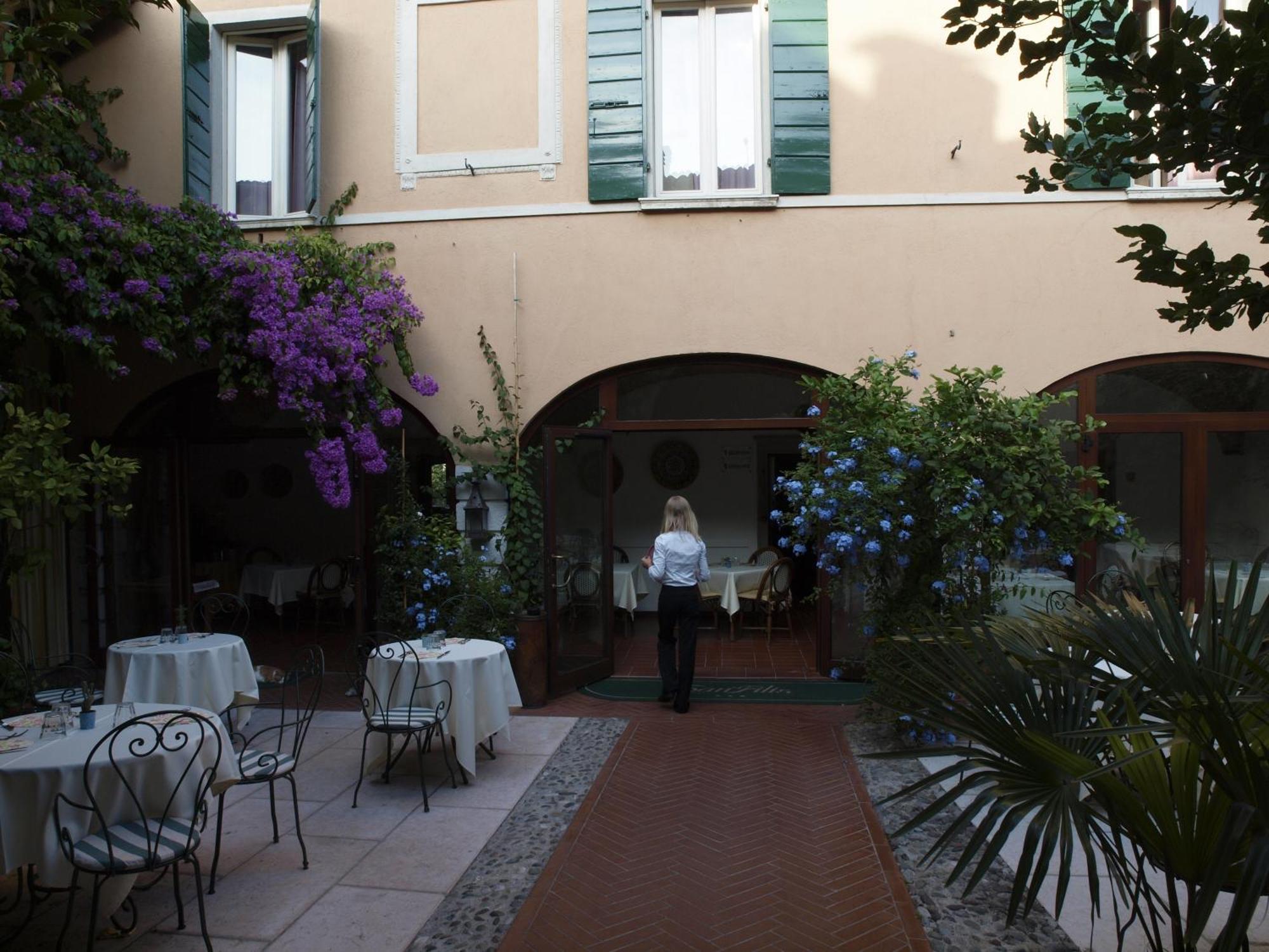 Hotel San Filis San Felice del Benaco Bagian luar foto