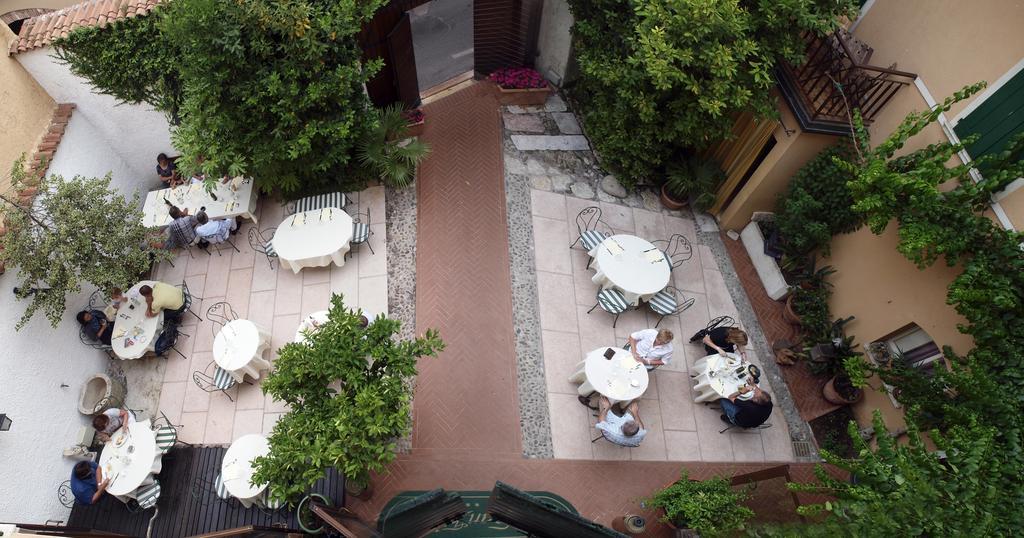 Hotel San Filis San Felice del Benaco Bagian luar foto