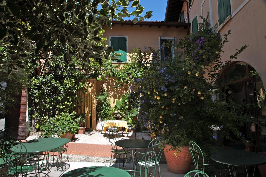 Hotel San Filis San Felice del Benaco Bagian luar foto