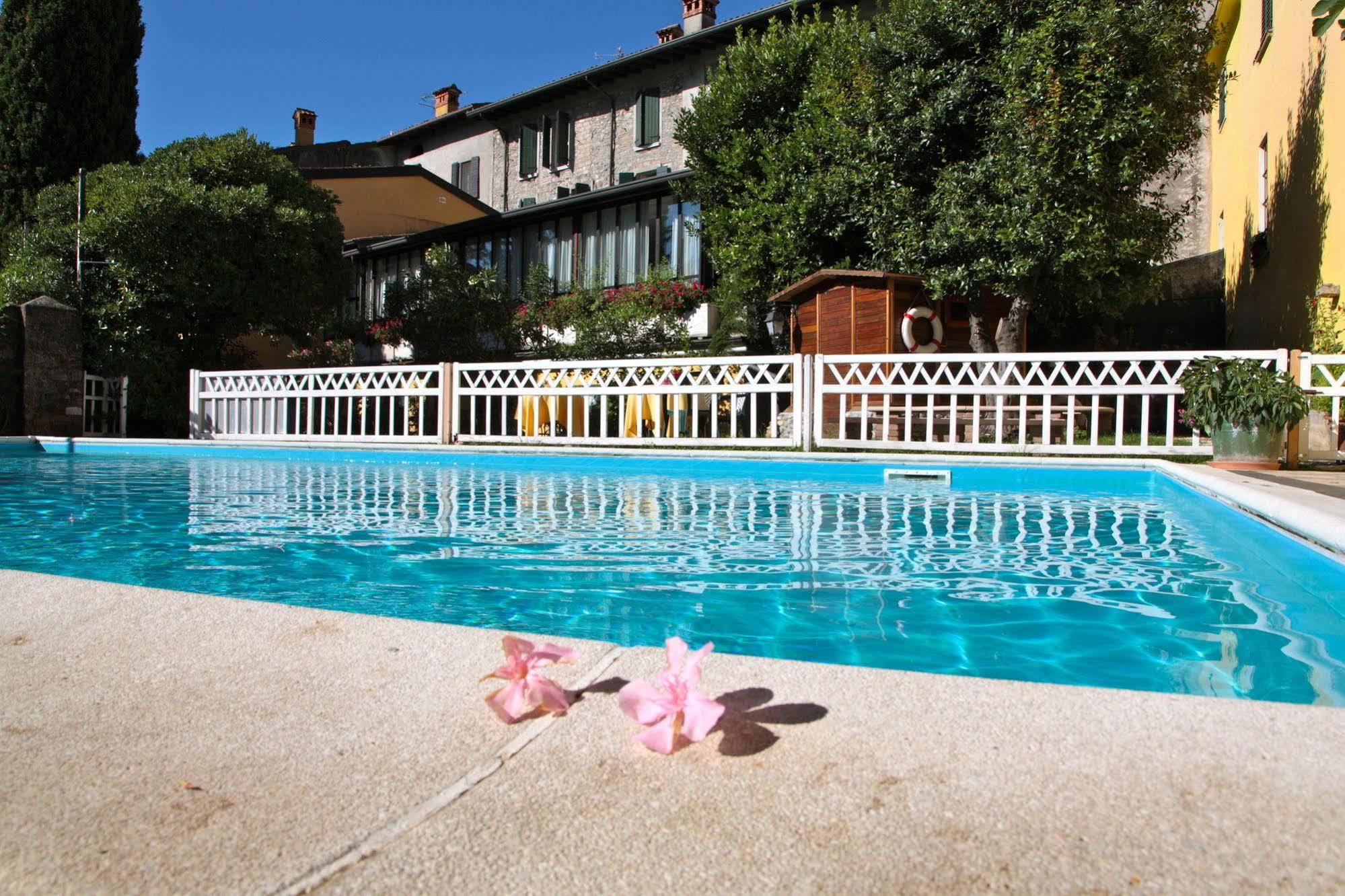 Hotel San Filis San Felice del Benaco Bagian luar foto
